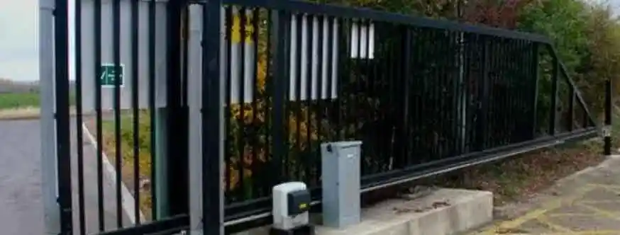 slide-gates-solution-services Automatic Security Gates for Commercial Properties